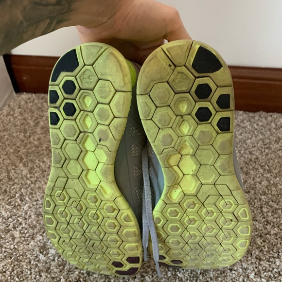 Nikes - Picture 3 of 4